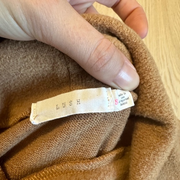 Perfect condition. Size small brown sweater with short turtleneck. - Picture 3 of 3